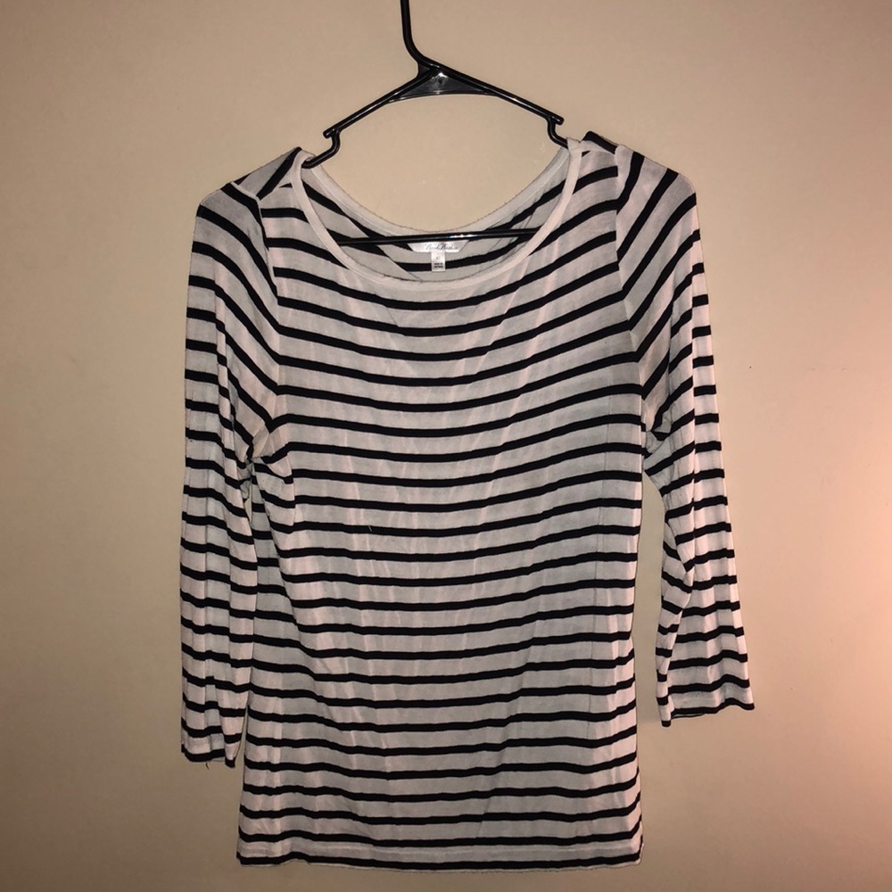 Long sleeve and soft knit material